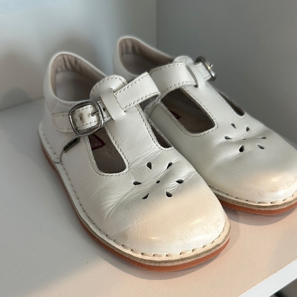 L’Amour White Mary Janes - Picture 3 of 6